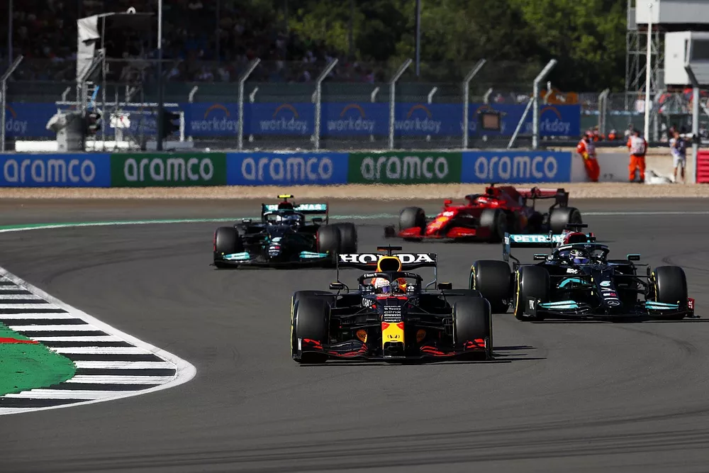 Max Verstappen, Red Bull Racing RB16B, Lewis Hamilton, Mercedes W12, Valtteri Bottas, Mercedes W12, en Charles Leclerc, Ferrari SF21