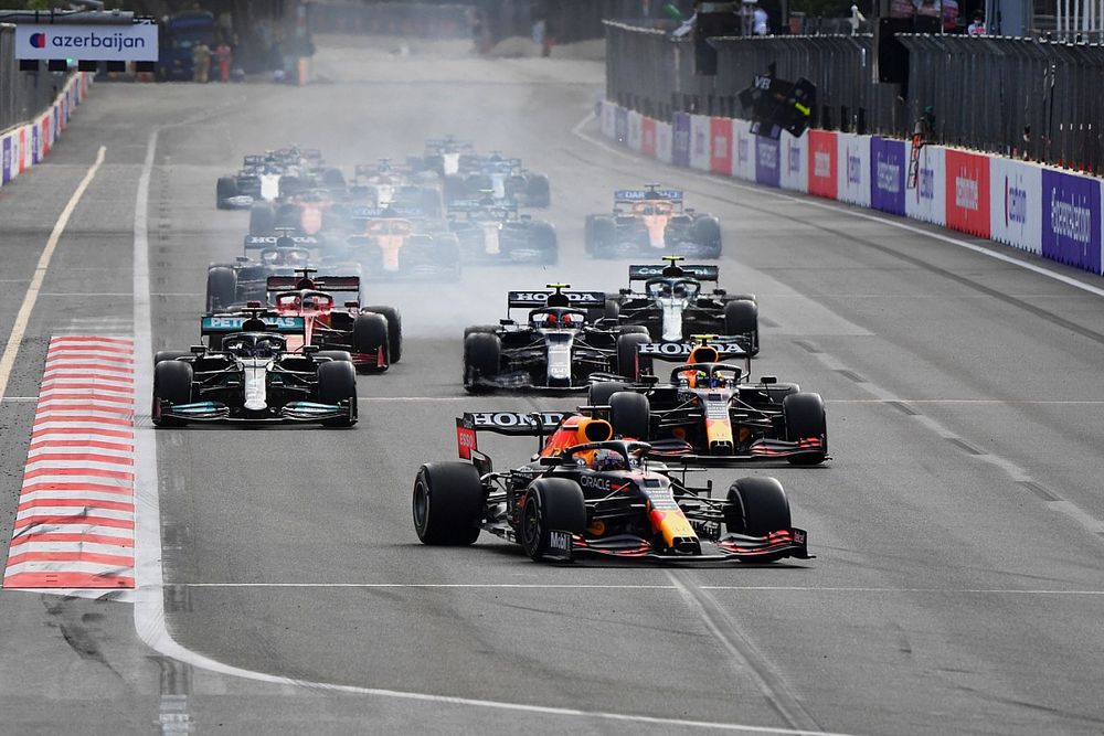 Max Verstappen, Red Bull Racing RB16B, Sergio Pérez, Red Bull Racing RB16B, Lewis Hamilton, Mercedes W12