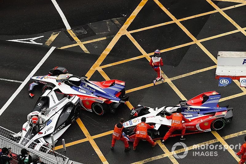 Felipe Nasr, Dragon Racing climbs out of his Penske EV-3 as marshals work to remove the car of J&eacute;r&ocirc;me d'Ambrosio, Mahindra Racing, M5 Electro 