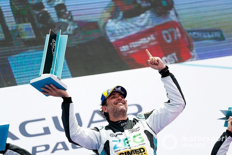 Cacá Bueno, Jaguar Brazil Racing, celebrates on the podium
