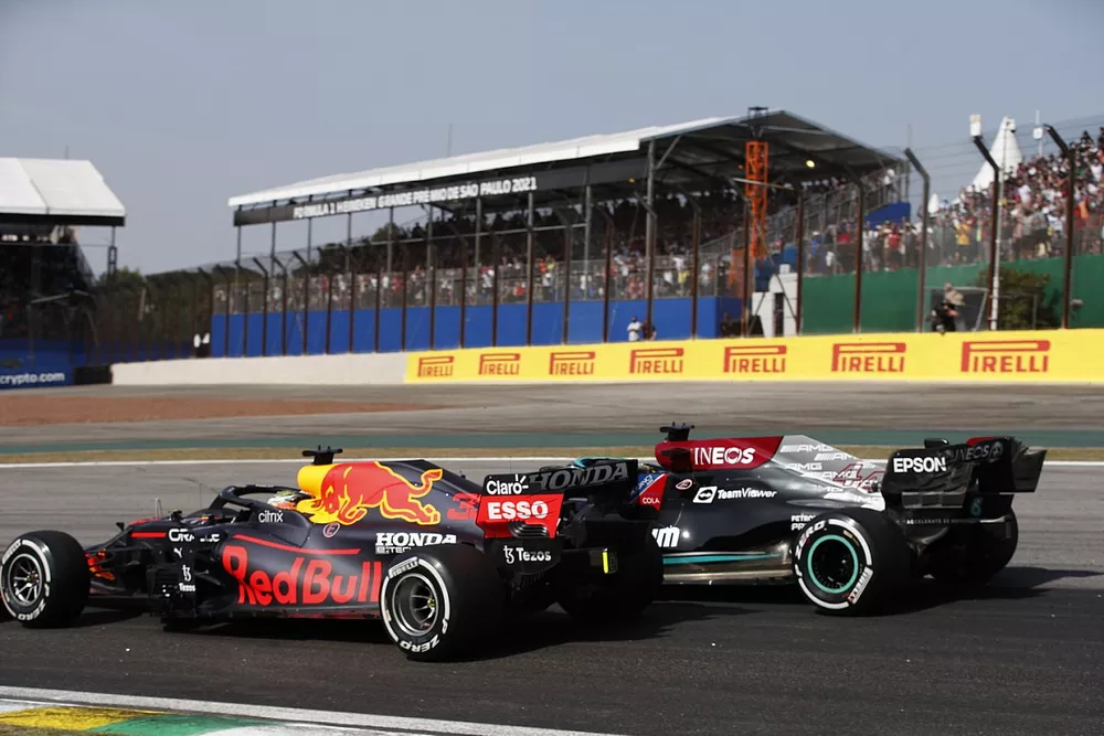 Max Verstappen, Red Bull Racing RB16B, battles with Lewis Hamilton, Mercedes W12