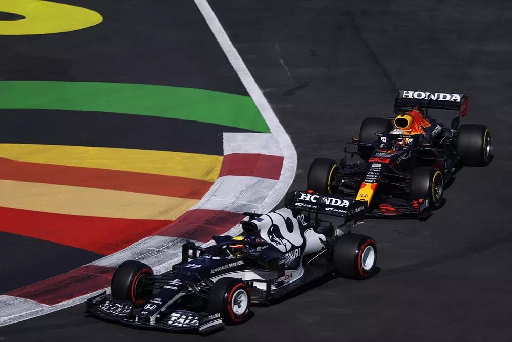 Yuki Tsunoda, AlphaTauri AT02, Max Verstappen, Red Bull Racing RB16B