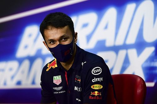 Albon za kierownicą Ferrari
