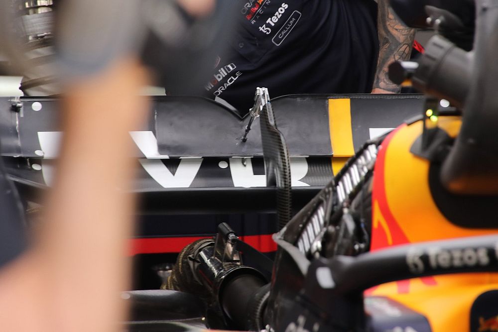 Mechanics work on the DRS of Max Verstappen, Red Bull RB18