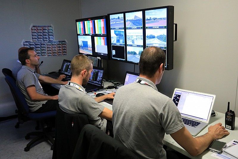 Al Kamel Operadores de sistemas gr&aacute;ficos de TV