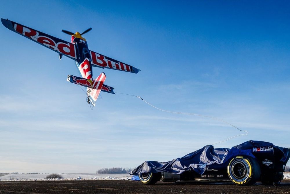 El RB22, destapado, en la presentaci&oacute;n de Red Bull