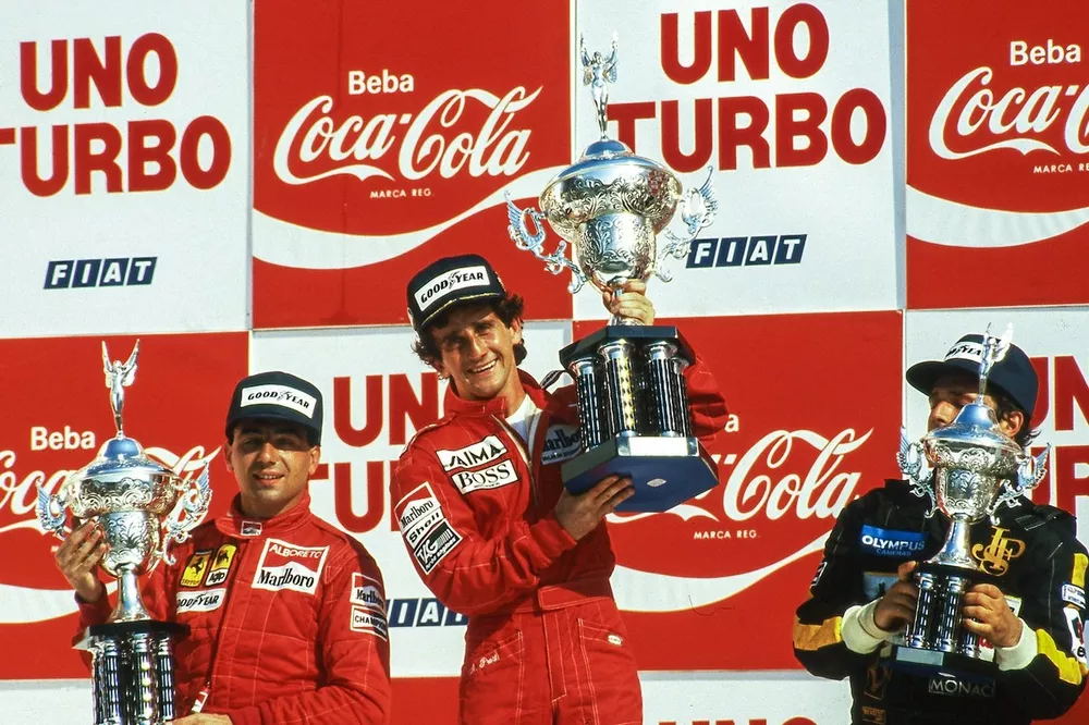 Podio: el ganador de la carrera Alain Prost (McLaren), el segundo clasificado Michele Alboreto (Ferrari), el tercer clasificado Elio De Angelis (Lotus)