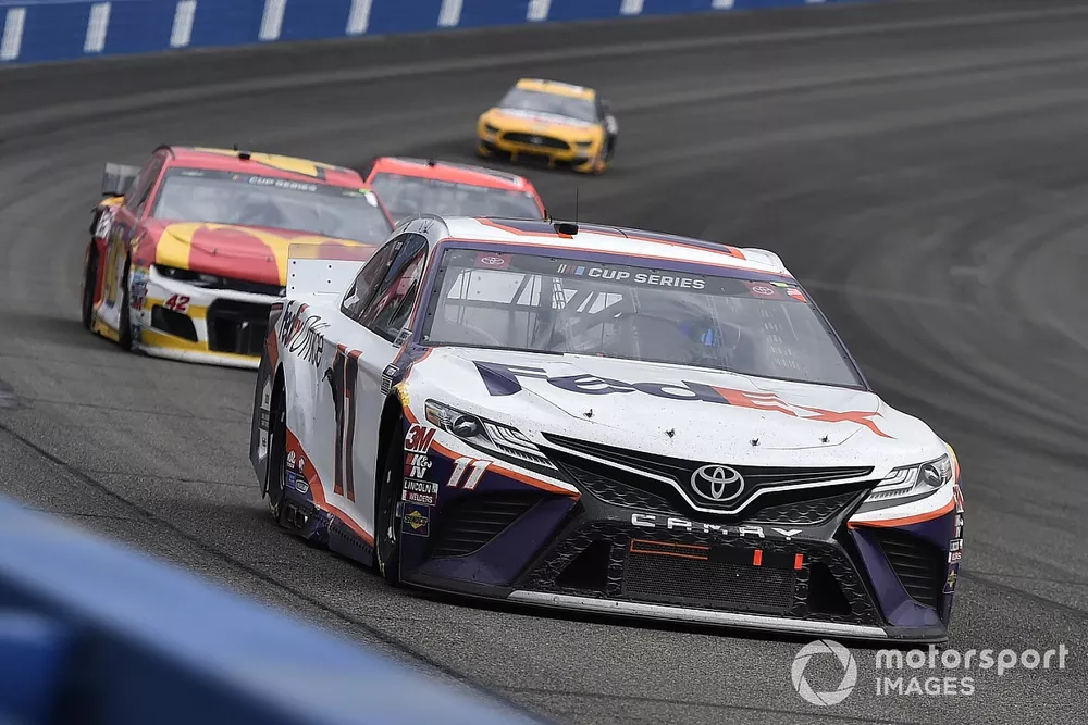 Denny Hamlin, Joe Gibbs Racing, Toyota Camry FedEx Office, Kyle Larson, Chip Ganassi Racing, Chevrolet Camaro McDonald's