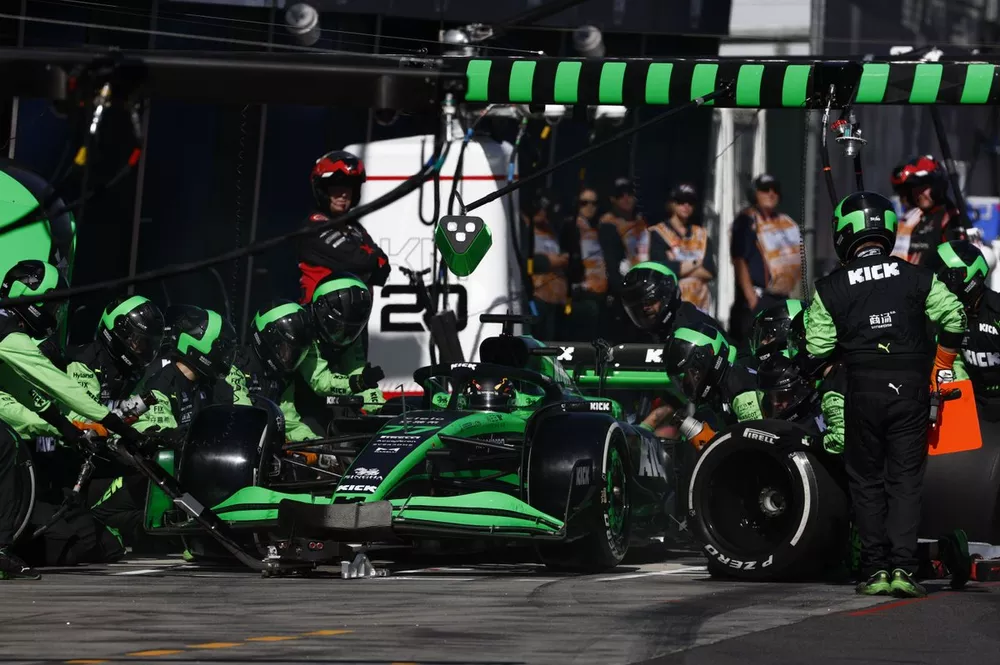 Valtteri Bottas, Kick Sauber F1 Team C44, comes in for a pit stop