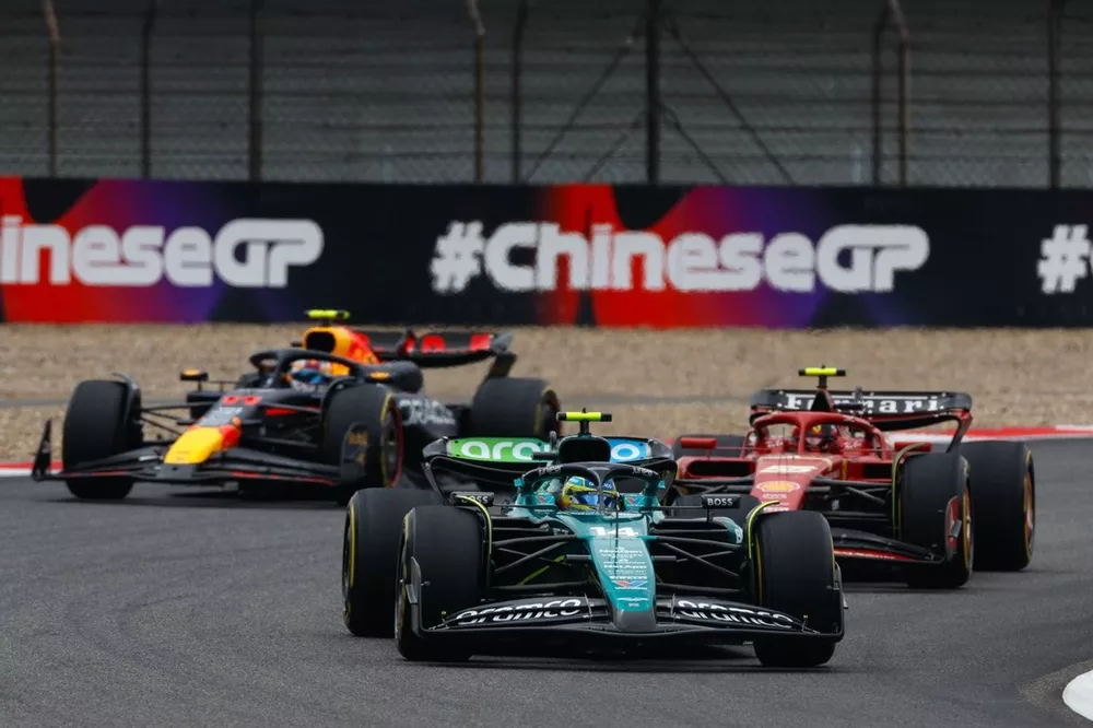 Fernando Alonso, Aston Martin AMR24, Carlos Sainz, Ferrari SF-24, Sergio P&eacute;rez, Red Bull Racing RB20