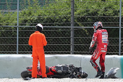 Petrucci: "El nuevo carenado me ha durado dos curvas"