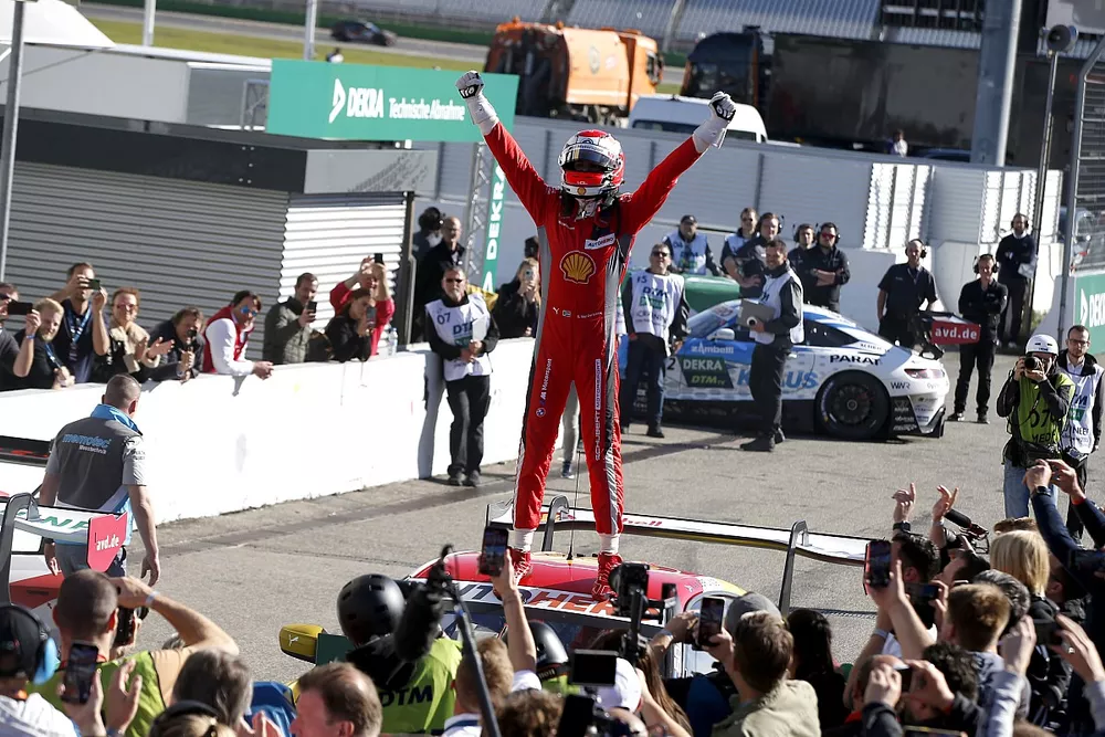 Champion Sheldon van der Linde, Schubert Motorsport