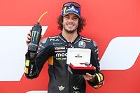 Bezzecchi supera el récord de Assen para llevarse su primera pole; caída de Márquez