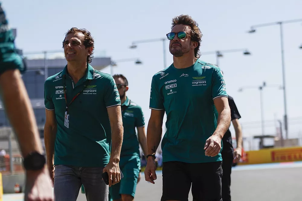 Fernando Alonso, Aston Martin F1 Team, walks the track with Pedro de la Rosa, Team Ambassador, Aston Martin F1 Team