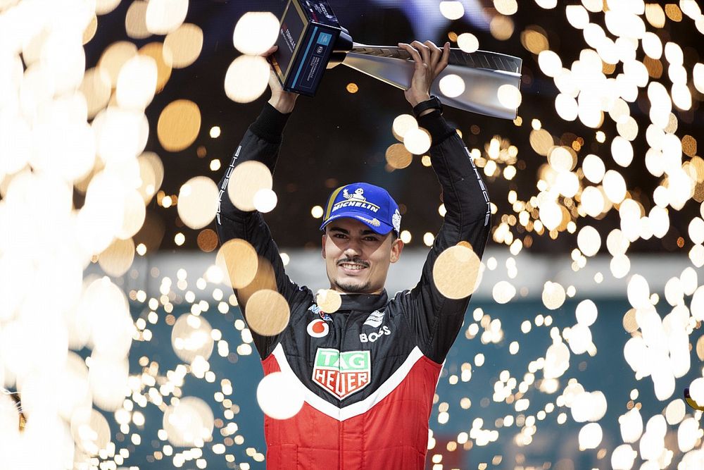 Podio: ganador Pascal Wehrlein, Porsche