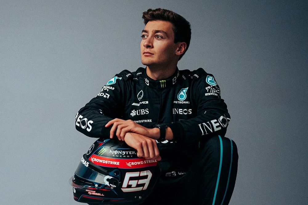 Casco de George Russell para la temporada 2022 de F1