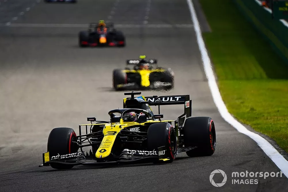 Daniel Ricciardo, Renault F1 Team R.S.20, Esteban Ocon, Renault F1 Team R.S.20