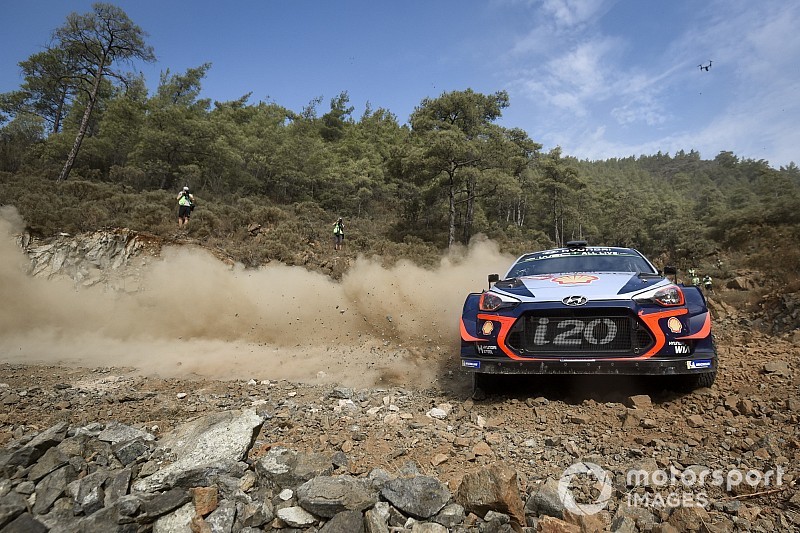 Turkey WRC: Neuville takes lead in drama-filled afternoon