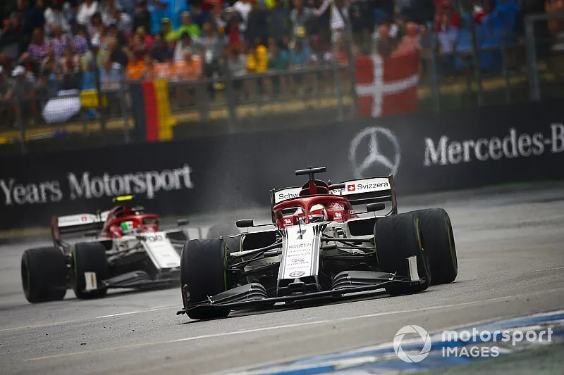 Kimi Raikkonen, Alfa Romeo Racing C38, Antonio Giovinazzi, Alfa Romeo Racing C38