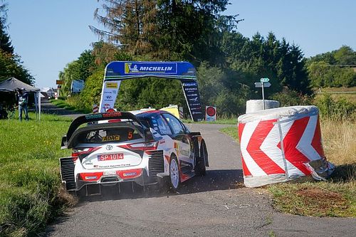 Toyota zmieniła tylne skrzydło