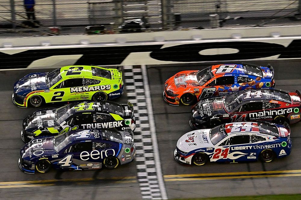 Josh Berry, Stewart-Haas Racing, eero Ford Mustang, Ryan Preece, Stewart-Haas Racing, TRUEWERK Ford Mustang, Austin Cindric, Team Penske, Menards\Tarkett Ford Mustang