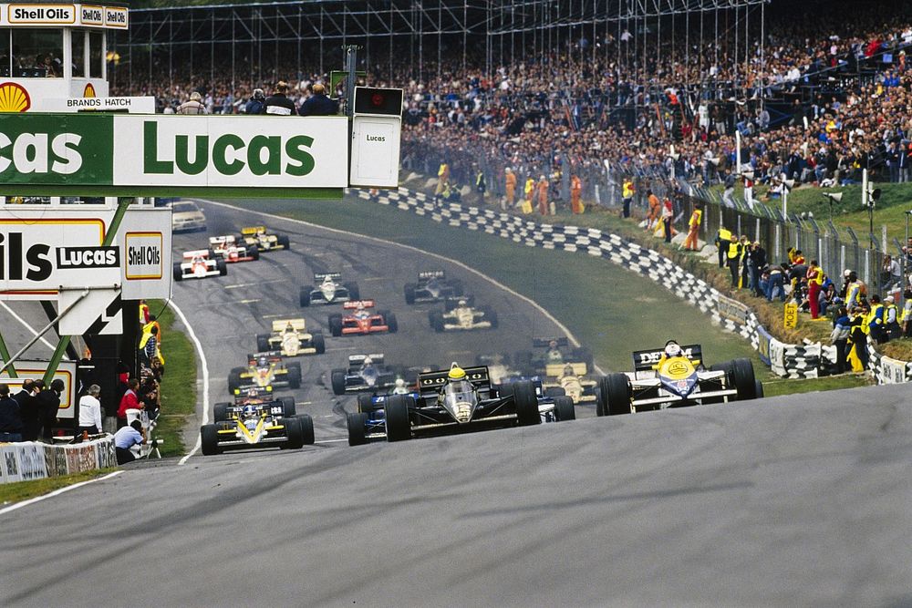 Ayrton Senna, Lotus 97T Renault, lidera Nigel Mansell, Williams FW10 Honda