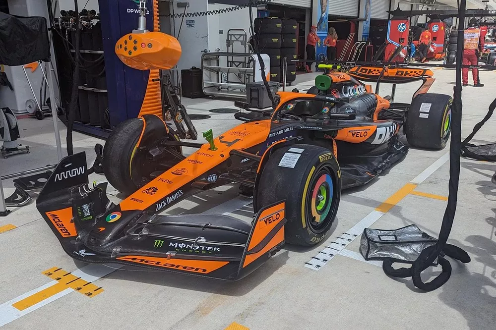 McLaren MCL38 