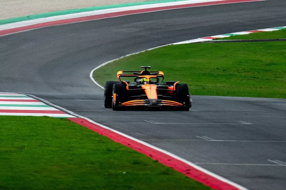 Lando Norris, McLaren, Teste Pirelli