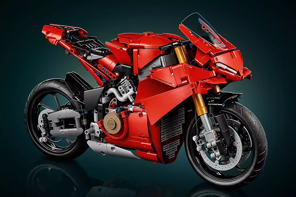 LEGO&reg; Technic&trade;
Ducati Panigale V4 S