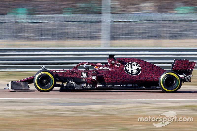 Újabb videós felvételen Räikkönen a 2019-es Alfa Romeóval Fioranóból