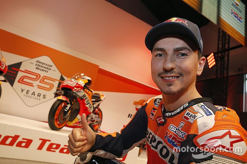 Lorenzo bicara perbandingan gabung Yamaha-Honda