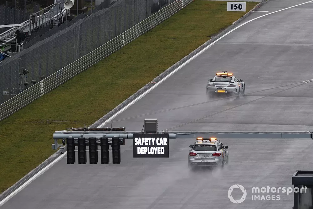 El Safety Car y el coche m&eacute;dico