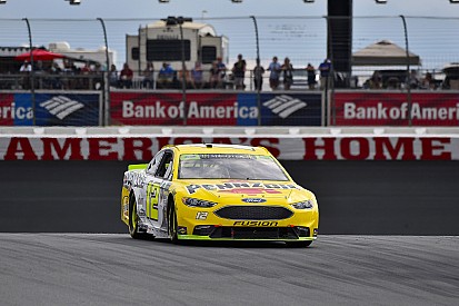 Disastro di Truex e Johnson all'ultima curva: Ryan Blaney ne approfitta e trionfa a Charlotte!