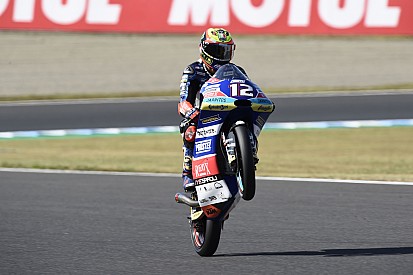 Bezzecchi gana, Martín se cae y el Mundial de Moto3 se ajusta de nuevo