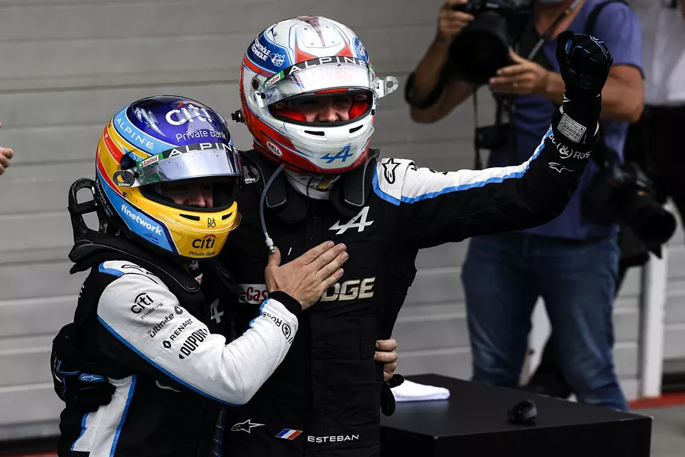 Fernando Alonso, Alpine F1, congratulates and celebrates with Esteban Ocon, Alpine F1, 1st position, in Parc Ferme
