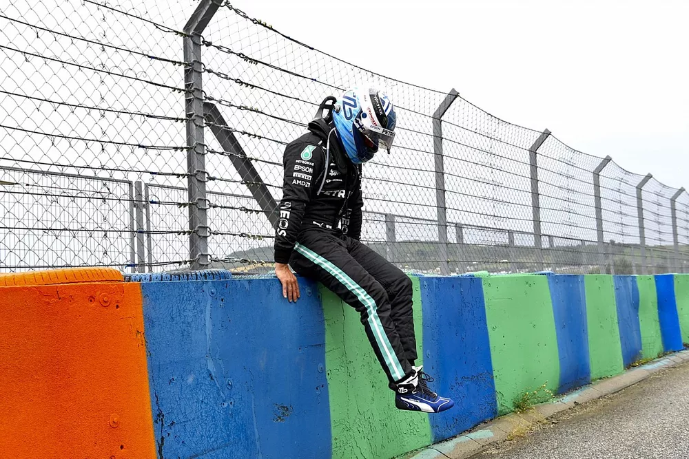 Valtteri Bottas, Mercedes, apr&egrave;s son crash au d&eacute;part