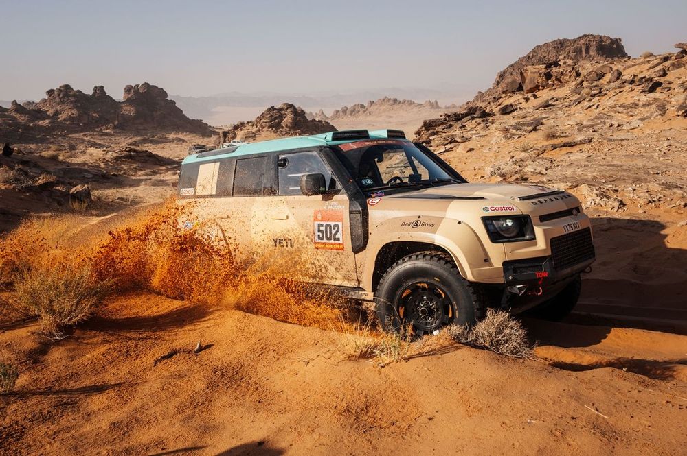#502 Defender Rally, Defender D7X-R: Rokas Baciuska, Oriol Vidal 
