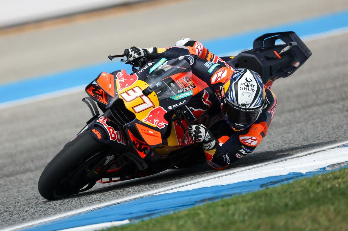 MotoGP | Bezzecchi out e Marquez penalizzato: a sorpresa fa festa Acosta nella Sprint di Buriram