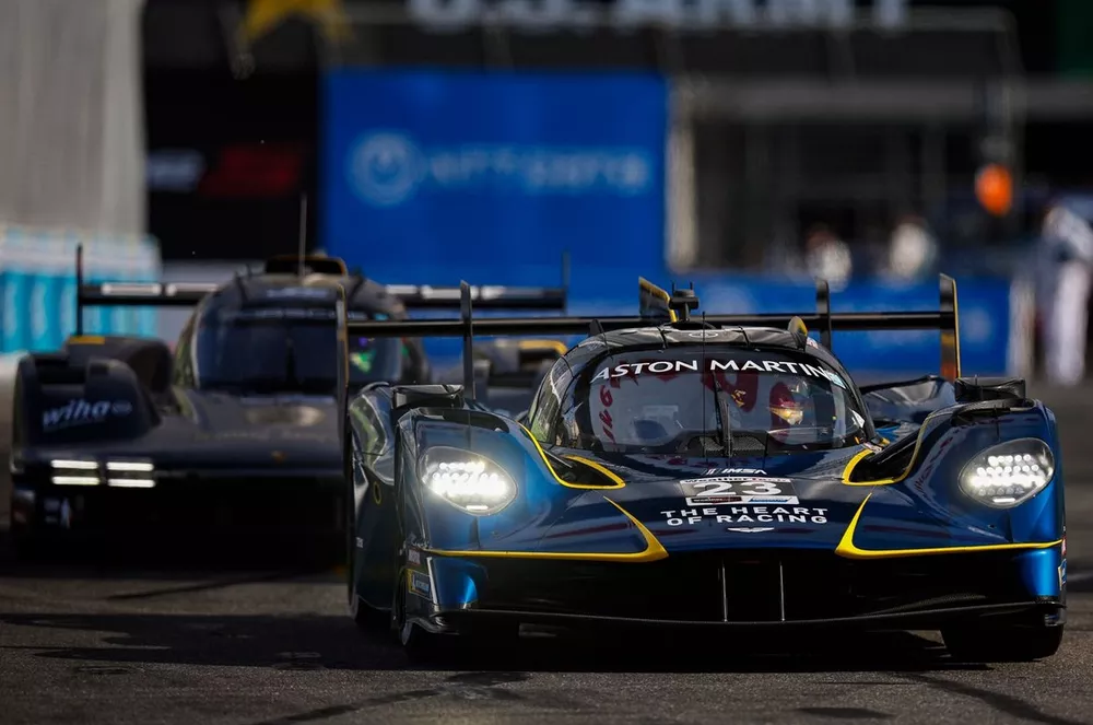 #23 ASTON MARTIN THOR Team Aston Martin Valkyrie: Ross Gunn, Roman De Angelis, Sheldon van der Linde