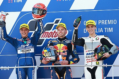 Moto3 İtalya: Yarışın ikincisi Di Giannantonio'ya şampanya engeli