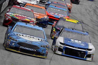 Harvick ve "opciones de mejorar" si venden NASCAR