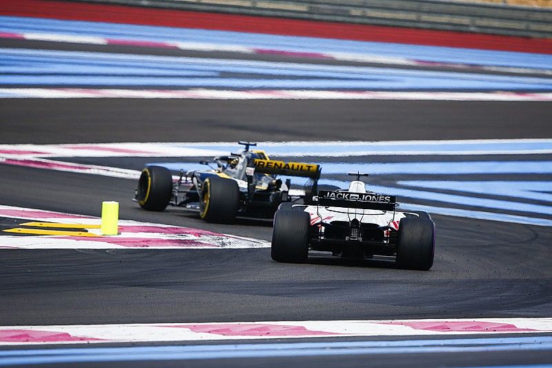 Nico Hulkenberg, Renault Sport F1 Team R.S. 18, Romain Grosjean, Haas F1 Team VF-18
