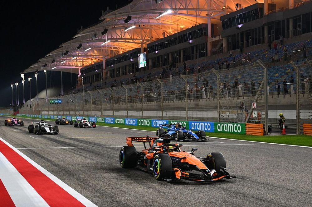 Oscar Piastri, McLaren, Alexander Albon, Williams