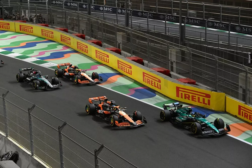 Fernando Alonso, Aston Martin AMR24, Oscar Piastri, McLaren MCL38, Lando Norris, McLaren MCL38, George Russell, Mercedes F1 W15