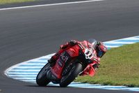 WSBK Cremona: Bulega, pole en casa con récord de la pista