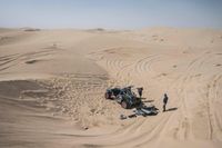 Vuelco al Dakar con el accidente de Sainz; Al Attiyah se libra de sus rivales