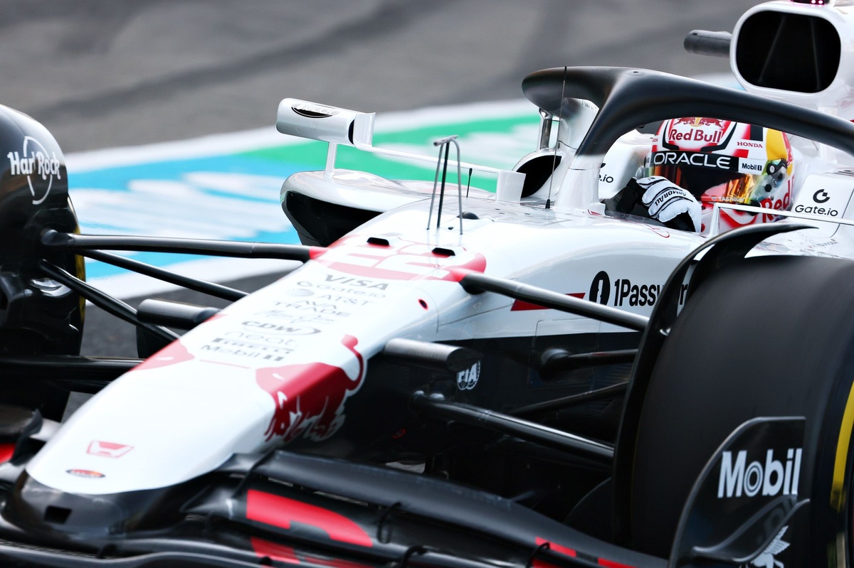 F1 日本GP 非売品 レッドブル ポストカード 角田裕毅 鈴鹿 角田裕毅選手のマシンもデザインされた『F1速報日本GP号』事前
