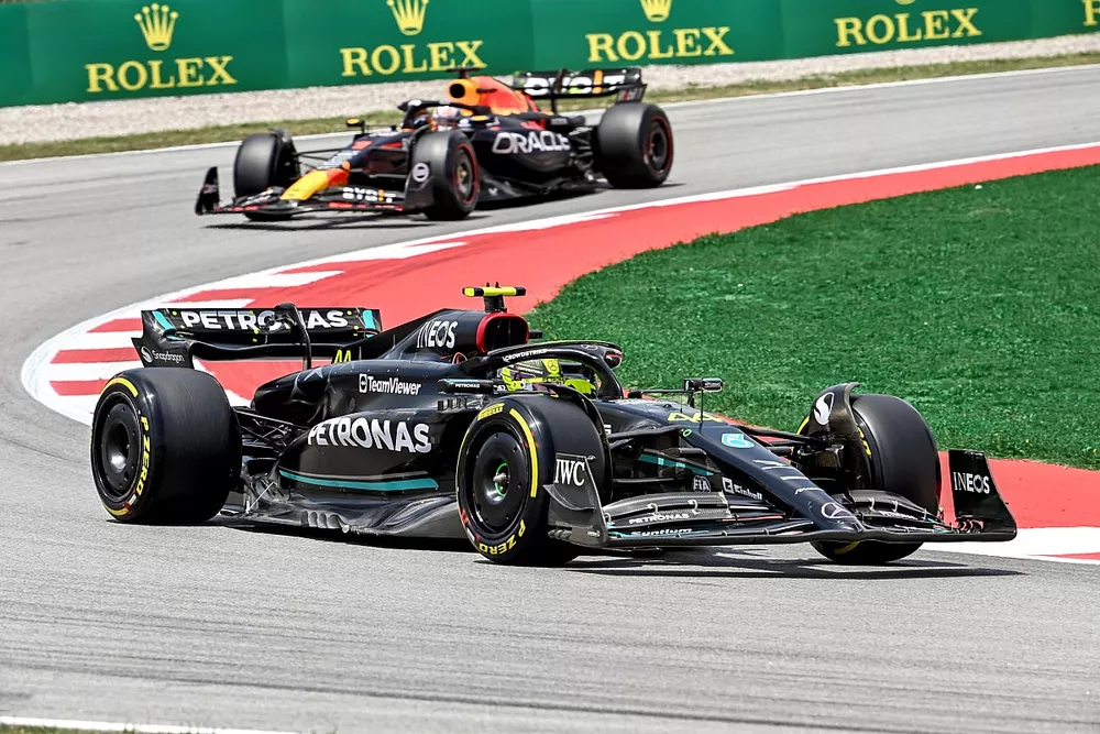 Lewis Hamilton, Mercedes F1 W14, Max Verstappen, Red Bull Racing RB19
