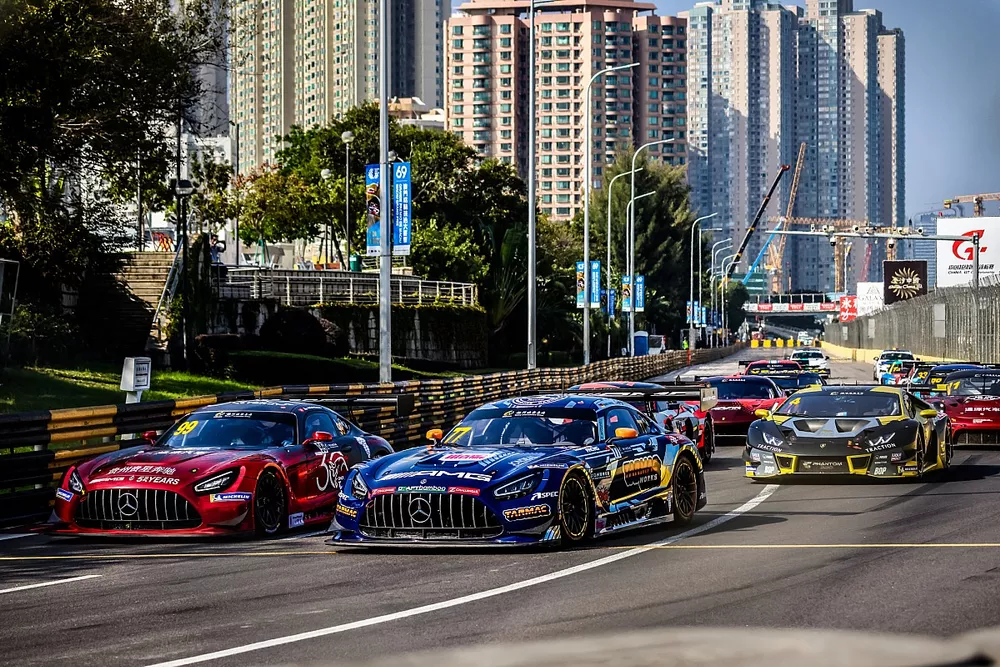 #99 TORO Racing Mercedes - AMG GT3 EVO: Raffaele Marciello, #77 Mercedes-AMG Team Craft-Bamboo Racing Mercedes - AMG GT3 EVO: Maro Engel