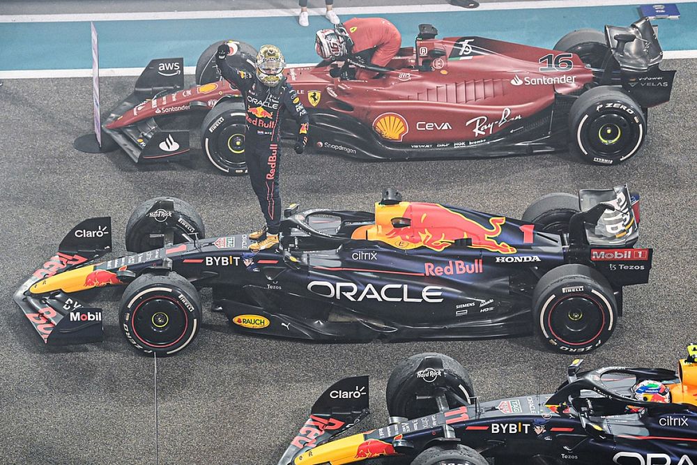 Max Verstappen, Red Bull Racing, 1&ordf; posici&oacute;n, celebra al final de la carrera